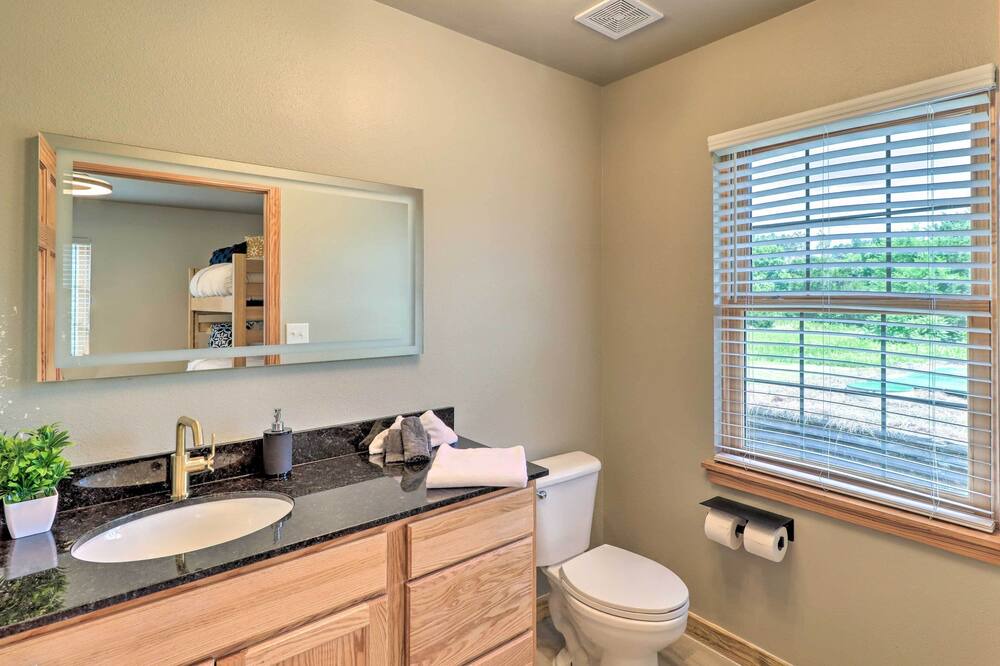 Photo of Bathroom in Cecil