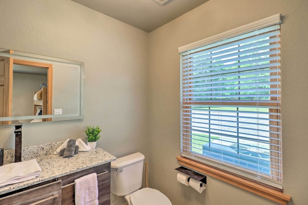 Photo of Bathroom in Cecil