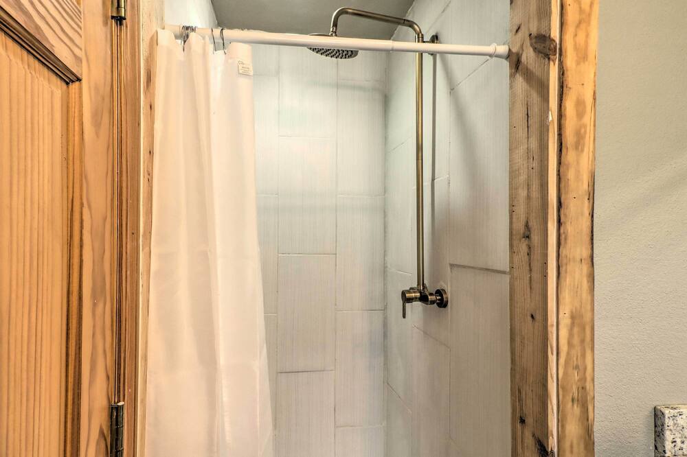 Photo of Bathroom in Cecil