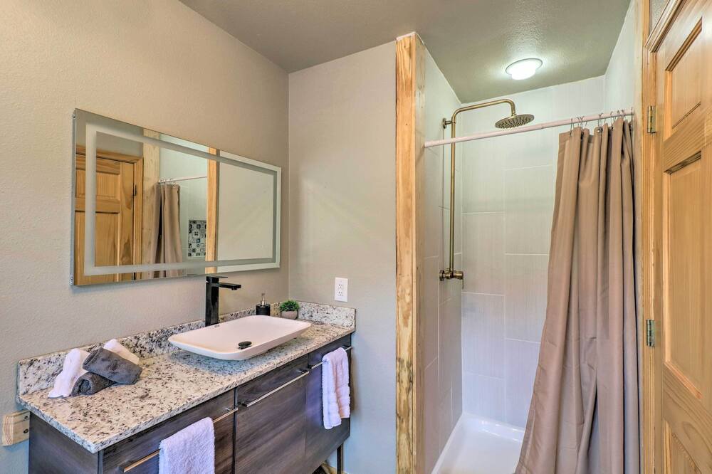 Photo of Bathroom in Cecil