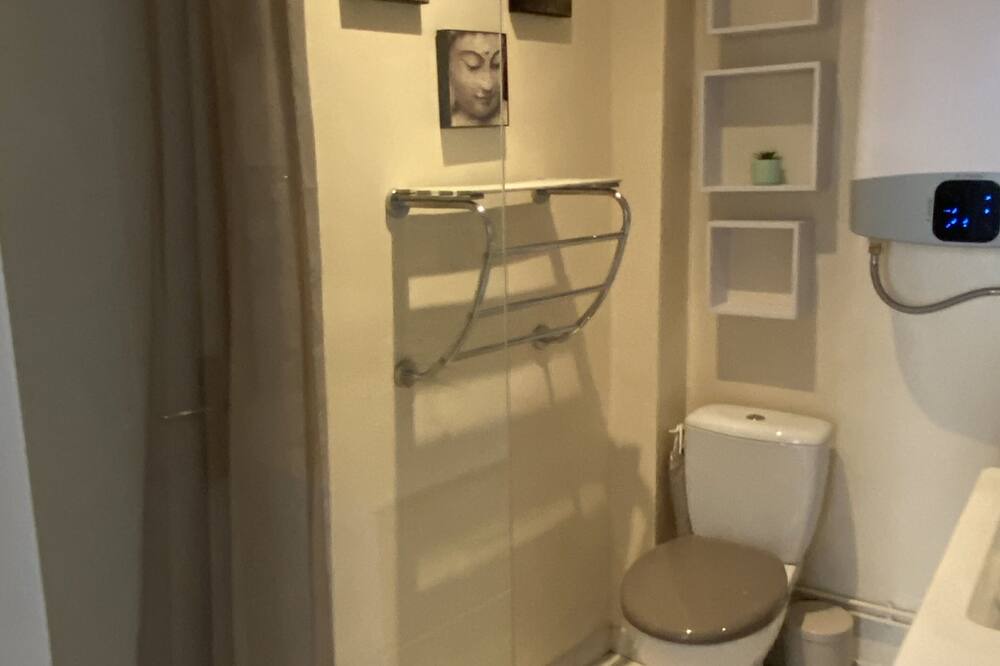 Photo of Bathroom in Les Arceaux