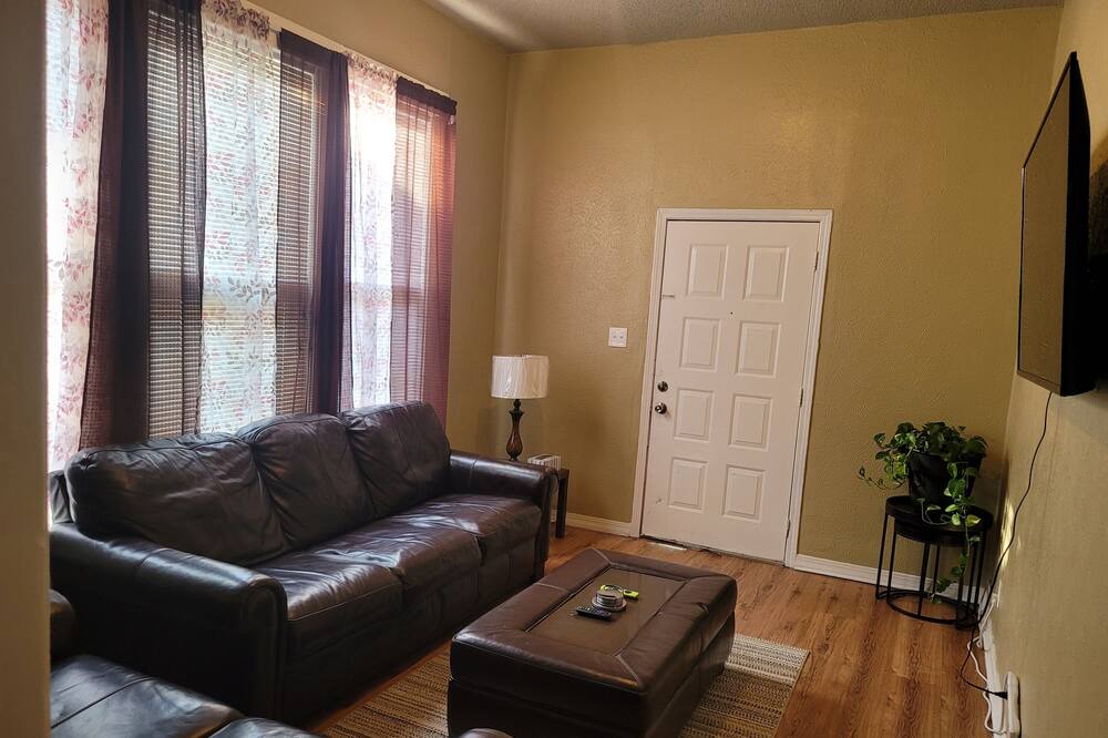 Photo of Livingroom in Highland Historic District