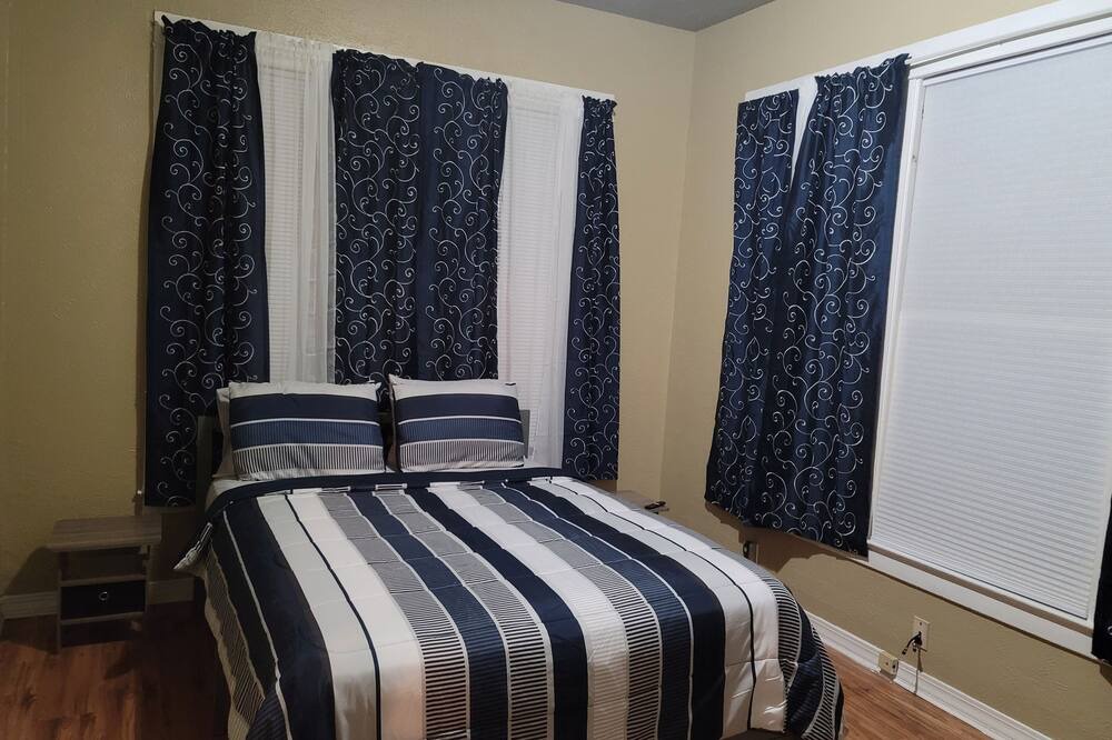 Photo of Bedroom in Highland Historic District
