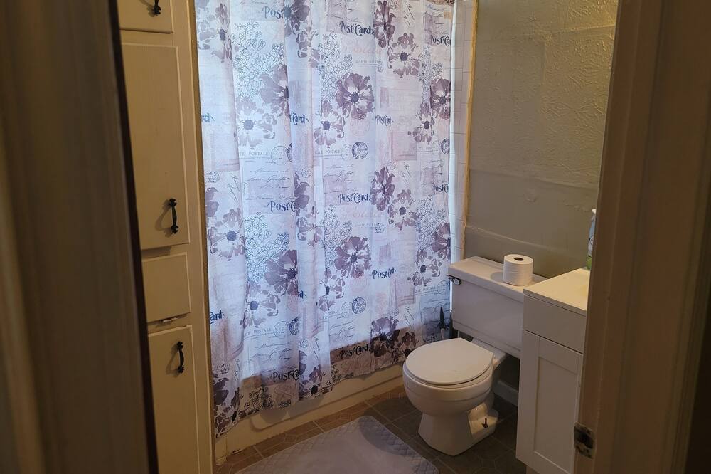 Photo of Bathroom in Highland Historic District