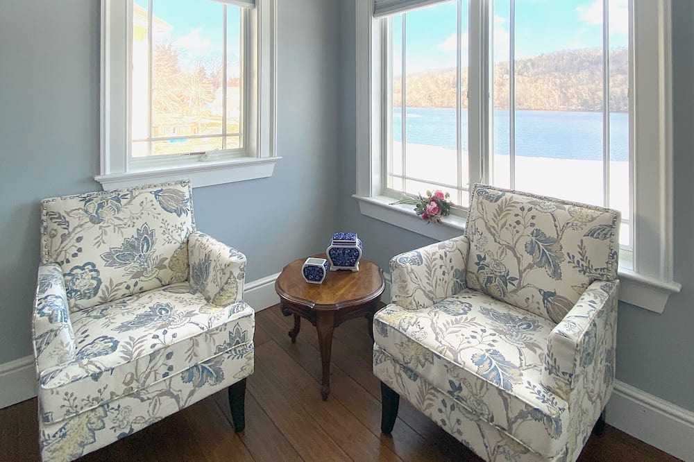 Photo of Livingroom in South Britain