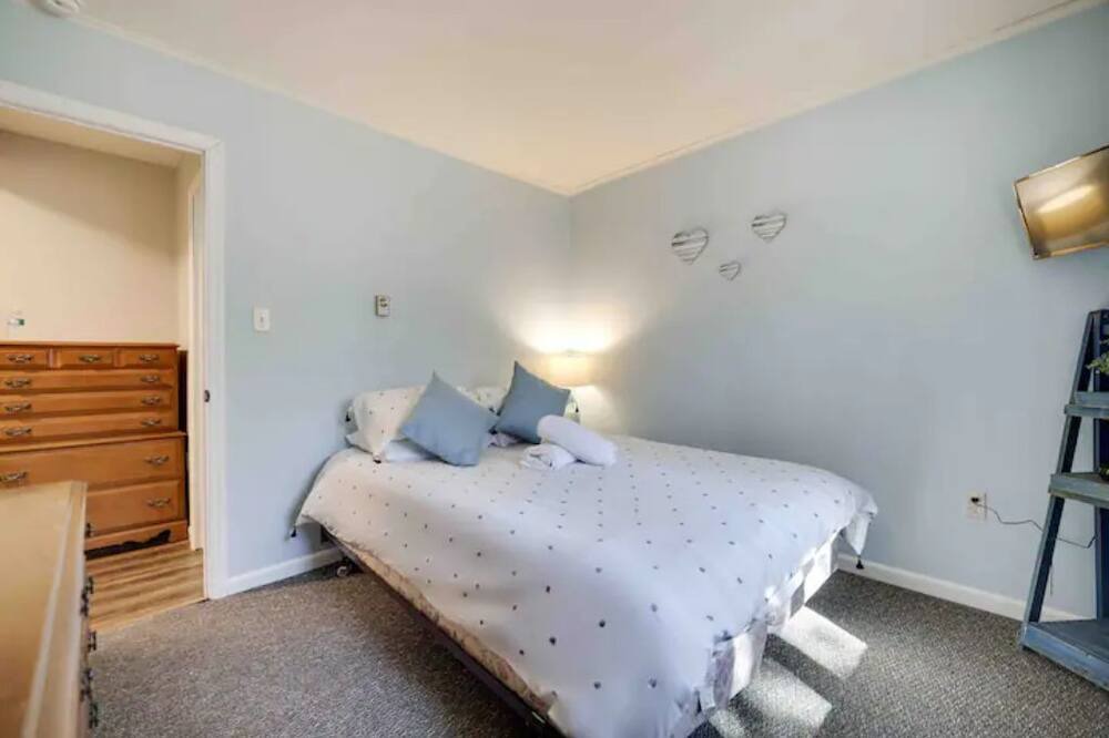 Photo of Bedroom in Briar Crest Woods