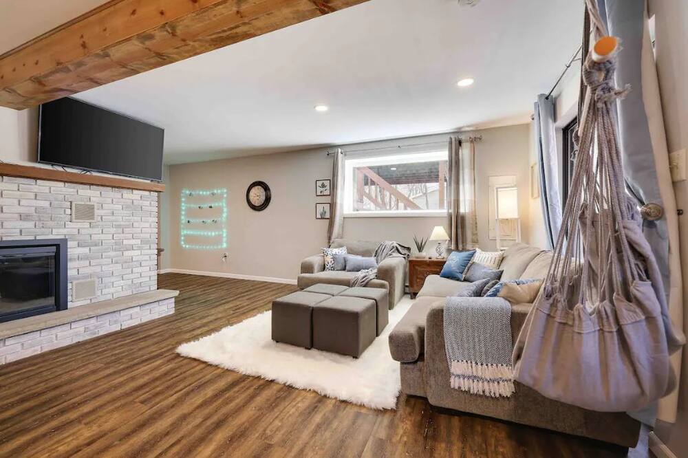 Photo of Livingroom in Briar Crest Woods
