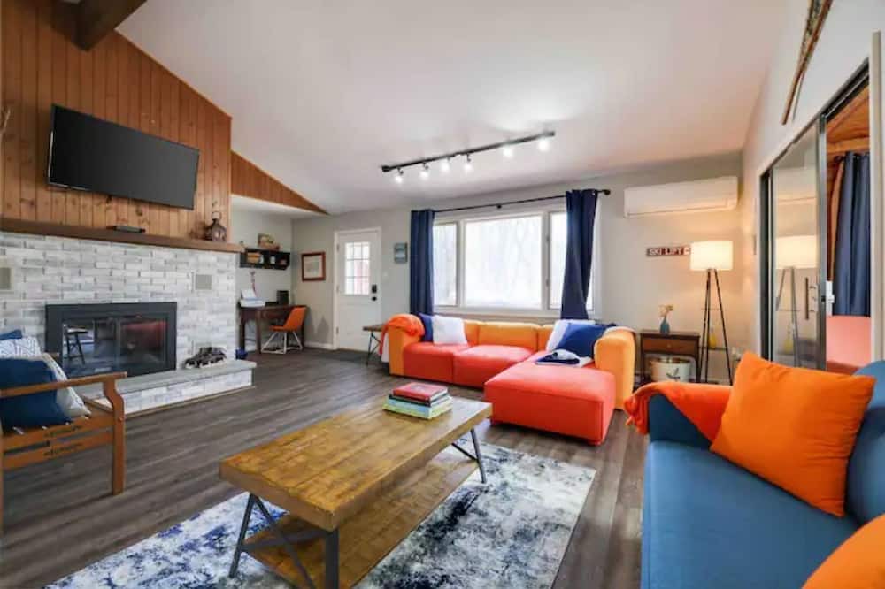 Photo of Livingroom in Briar Crest Woods