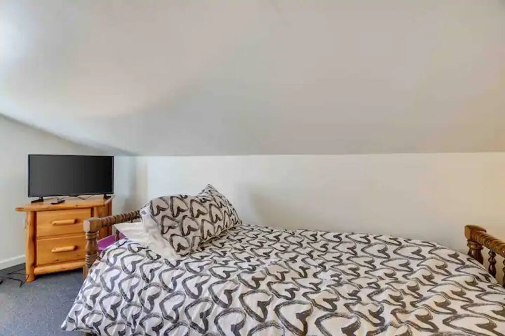 Photo of Bedroom in Briar Crest Woods