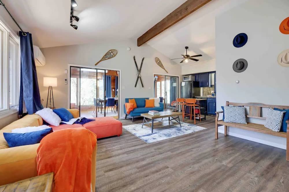 Photo of Livingroom in Briar Crest Woods