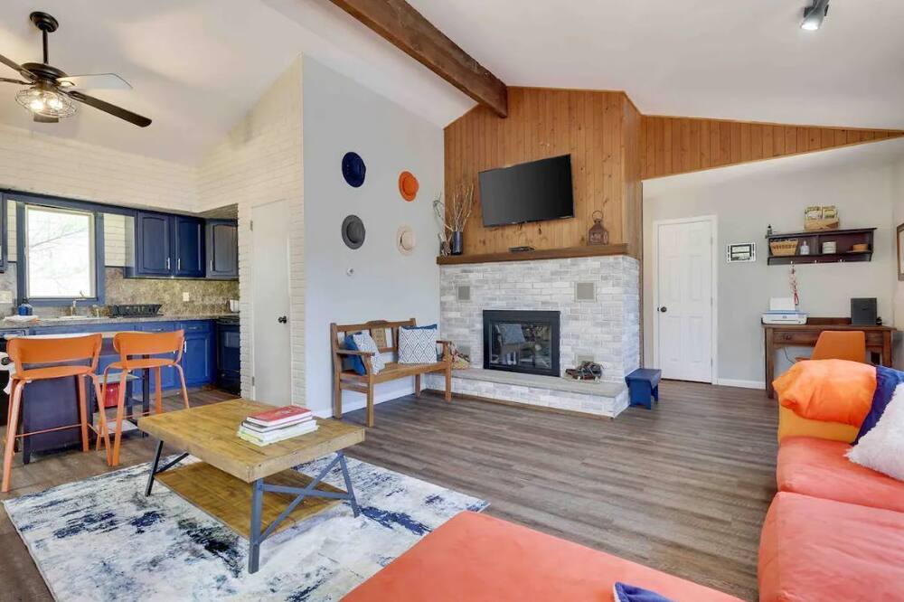 Photo of Livingroom in Briar Crest Woods