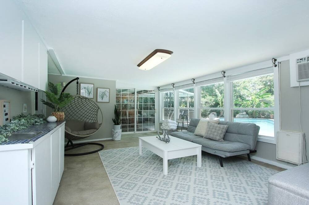 Photo of Livingroom in Spring Branch Central