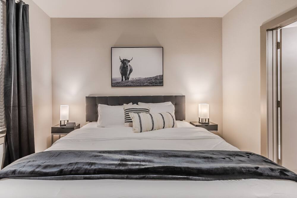 Photo of Bedroom in Farmers Branch