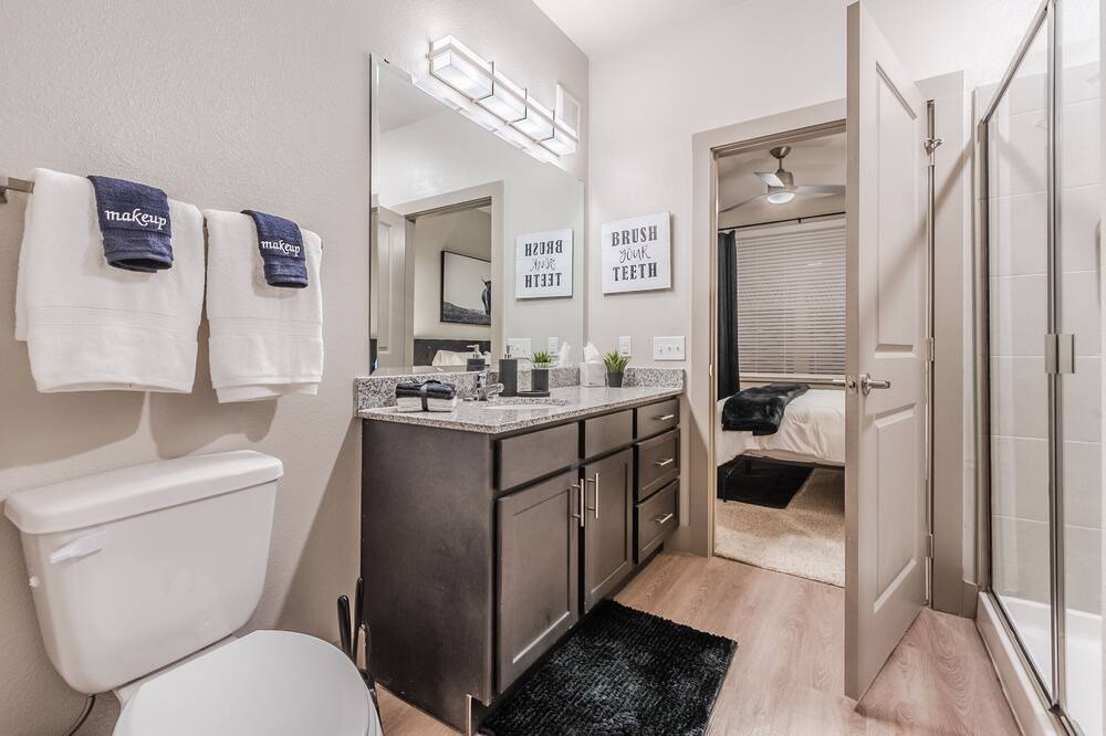 Photo of Bathroom in Farmers Branch