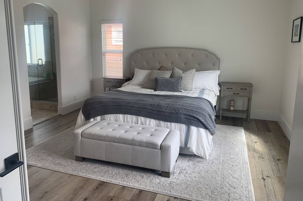 Photo of Bedroom in East Side Costa Mesa