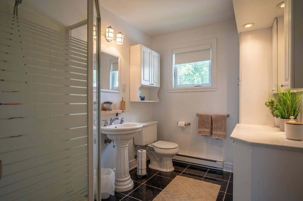 Photo of Bathroom in Saint-Andre-d'Argenteuil