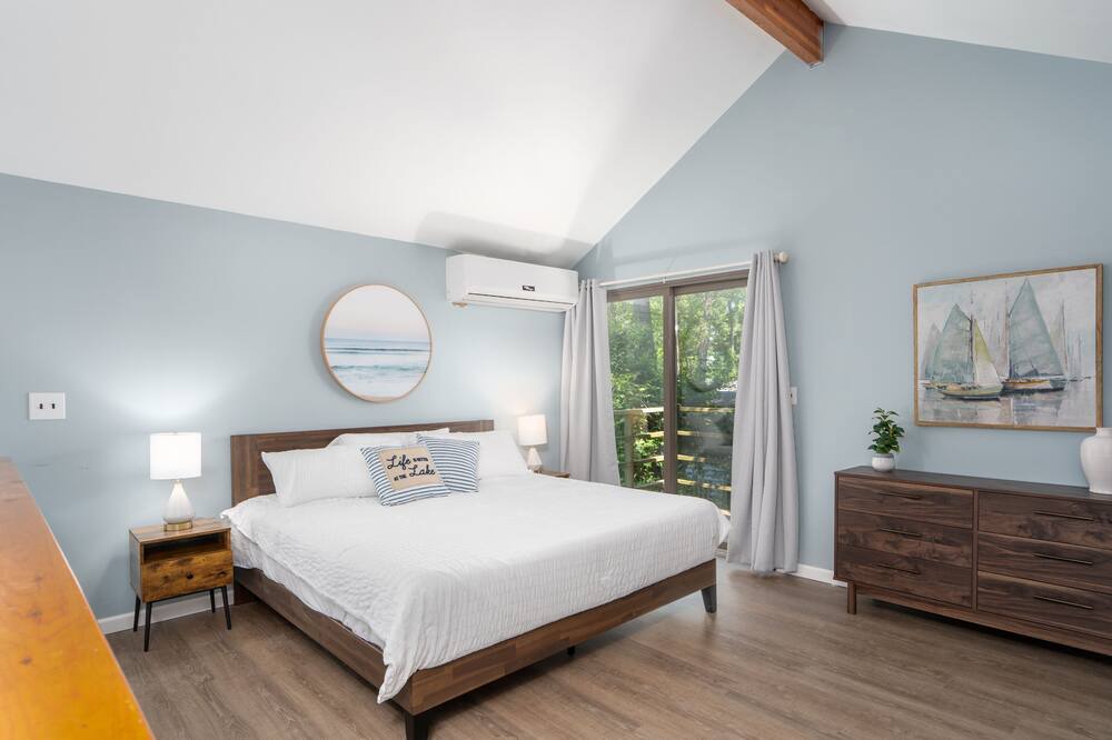 Photo of Bedroom in Lakeville