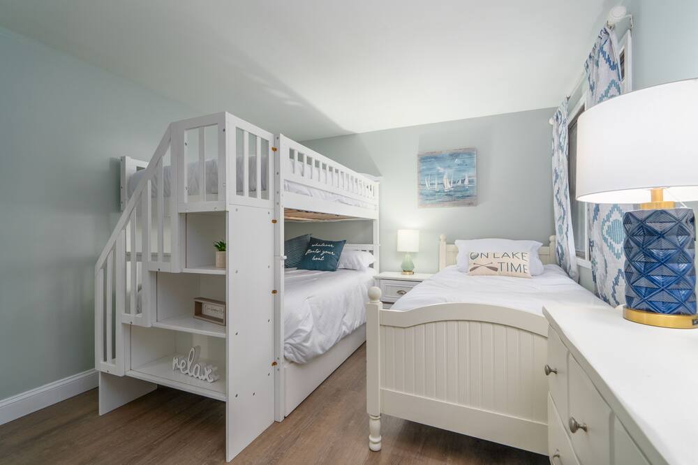 Photo of Bedroom in Lakeville