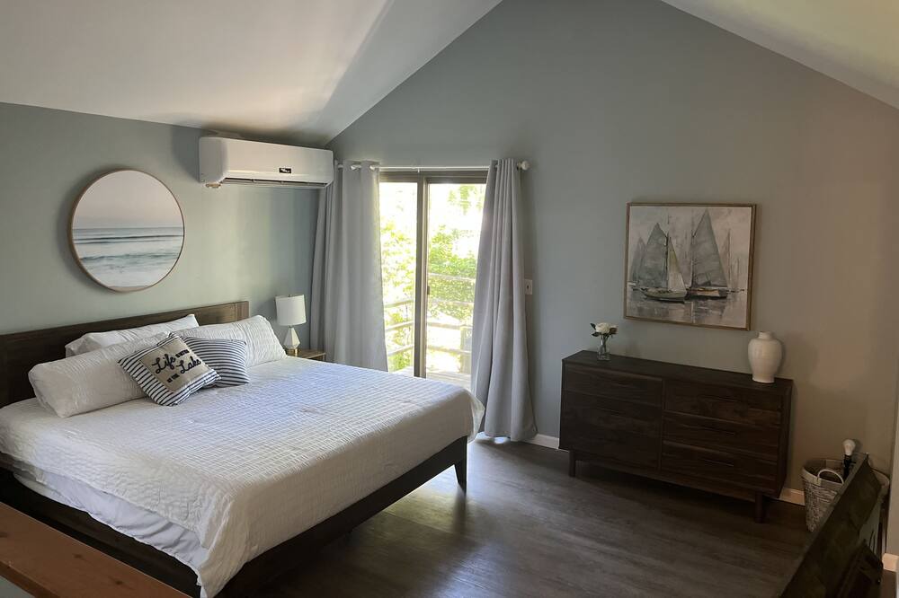 Photo of Bedroom in Lakeville