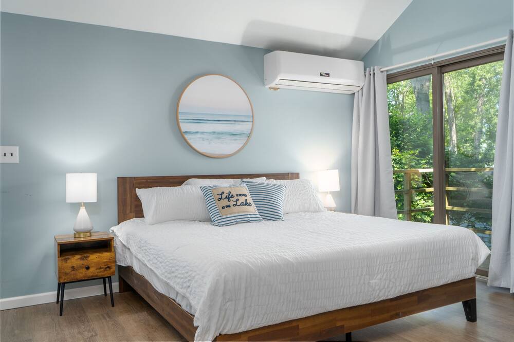 Photo of Bedroom in Lakeville