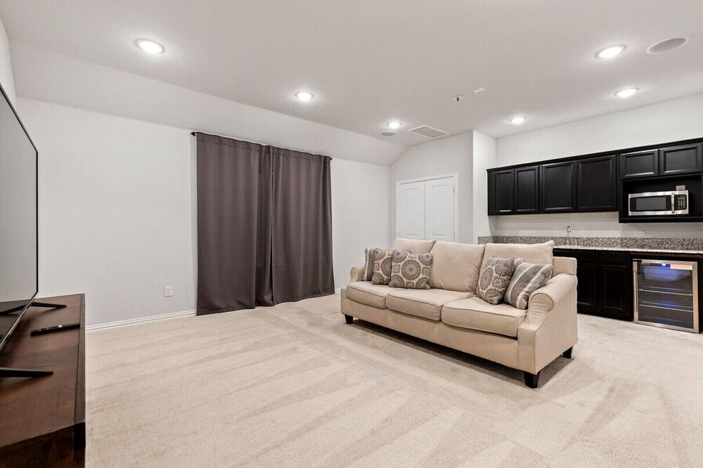 Photo of Livingroom in Aubrey