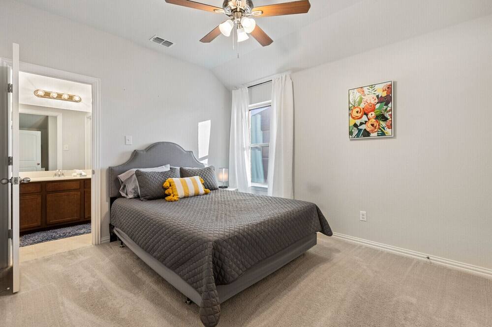 Photo of Bedroom in Aubrey