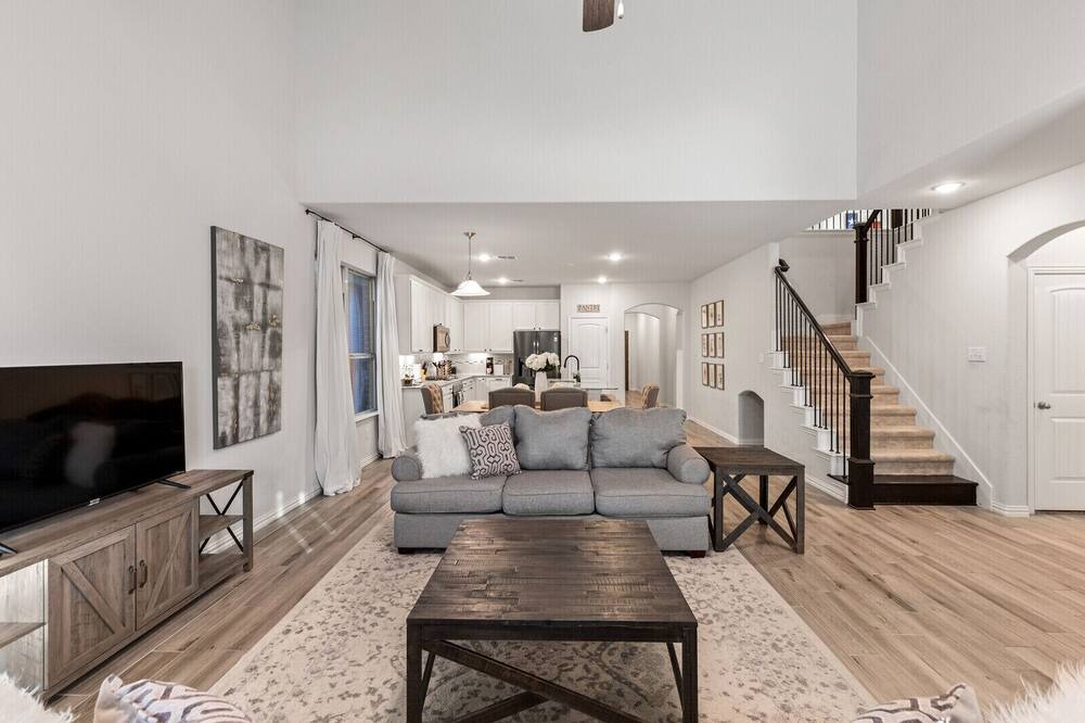 Photo of Livingroom in Aubrey
