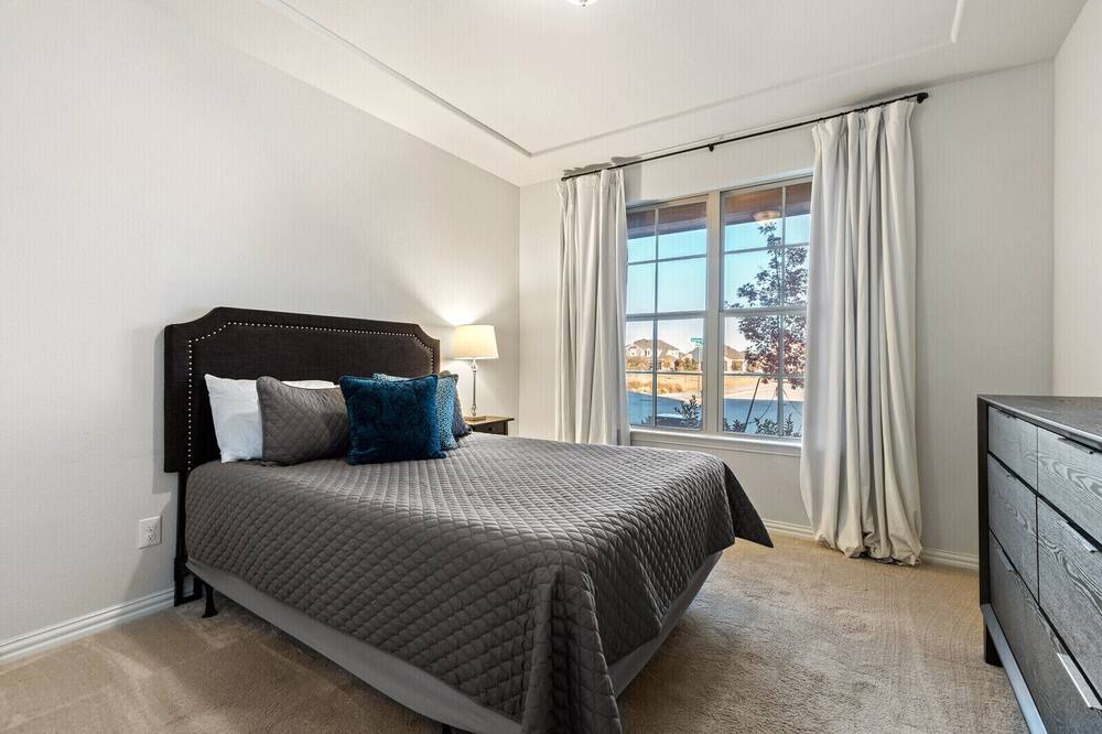 Photo of Bedroom in Aubrey