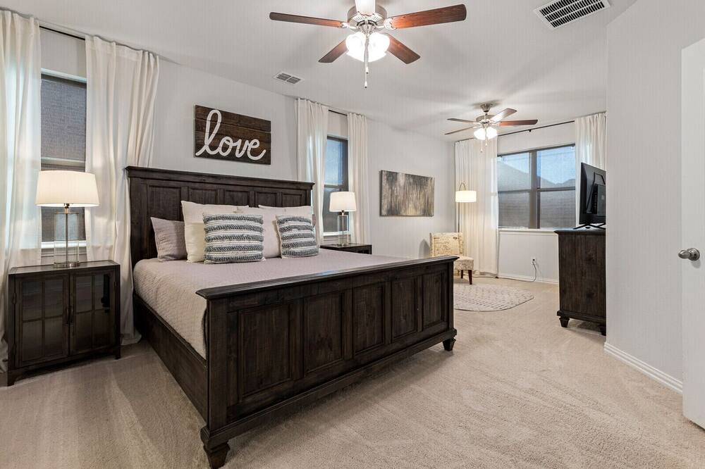 Photo of Bedroom in Aubrey