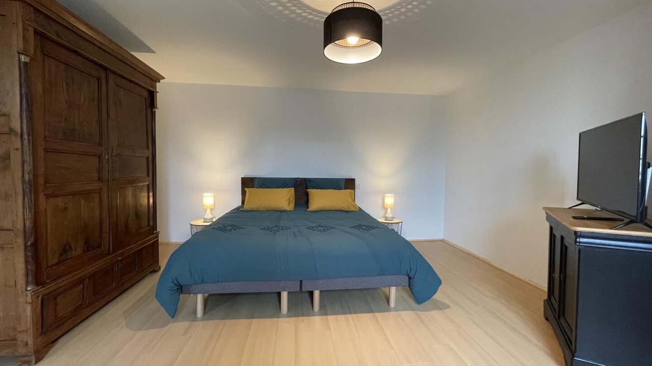 Photo of Others in Laroin