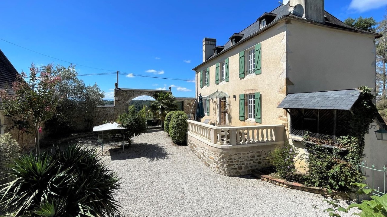 Photo of Outdoor in Laroin