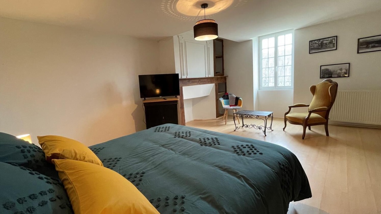 Photo of Others in Laroin