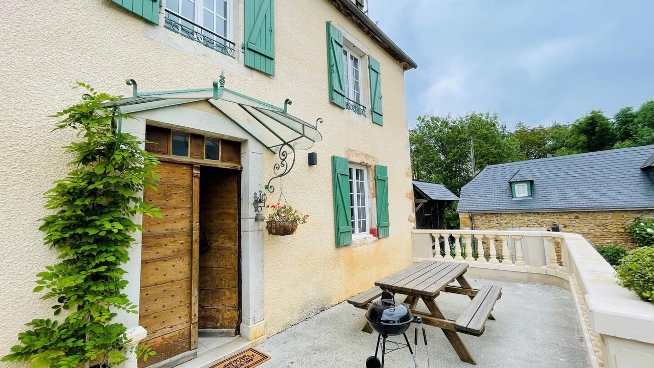 Photo of Outdoor in Laroin