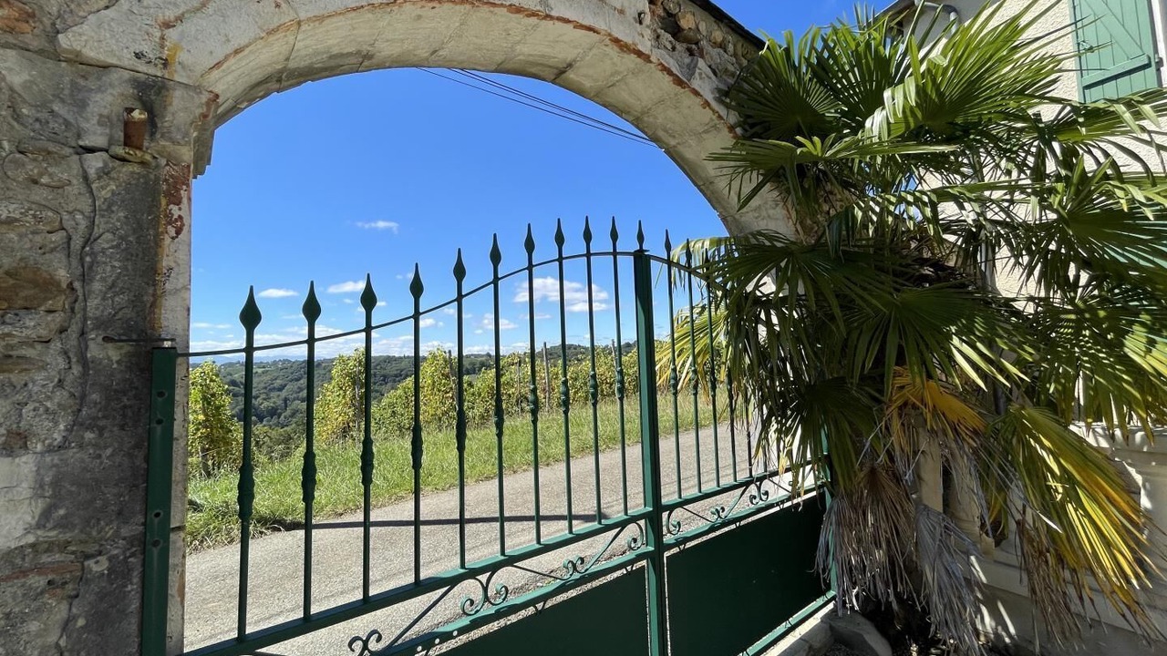 Photo of Outdoor in Laroin