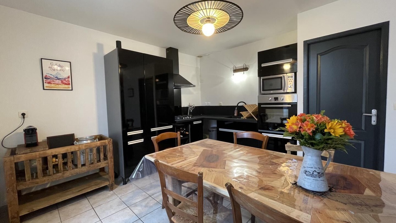 Photo of Others in Laroin