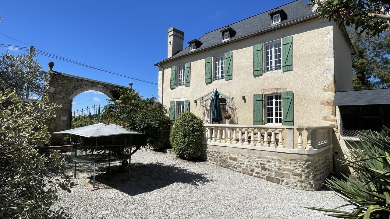 Photo of Outdoor in Laroin