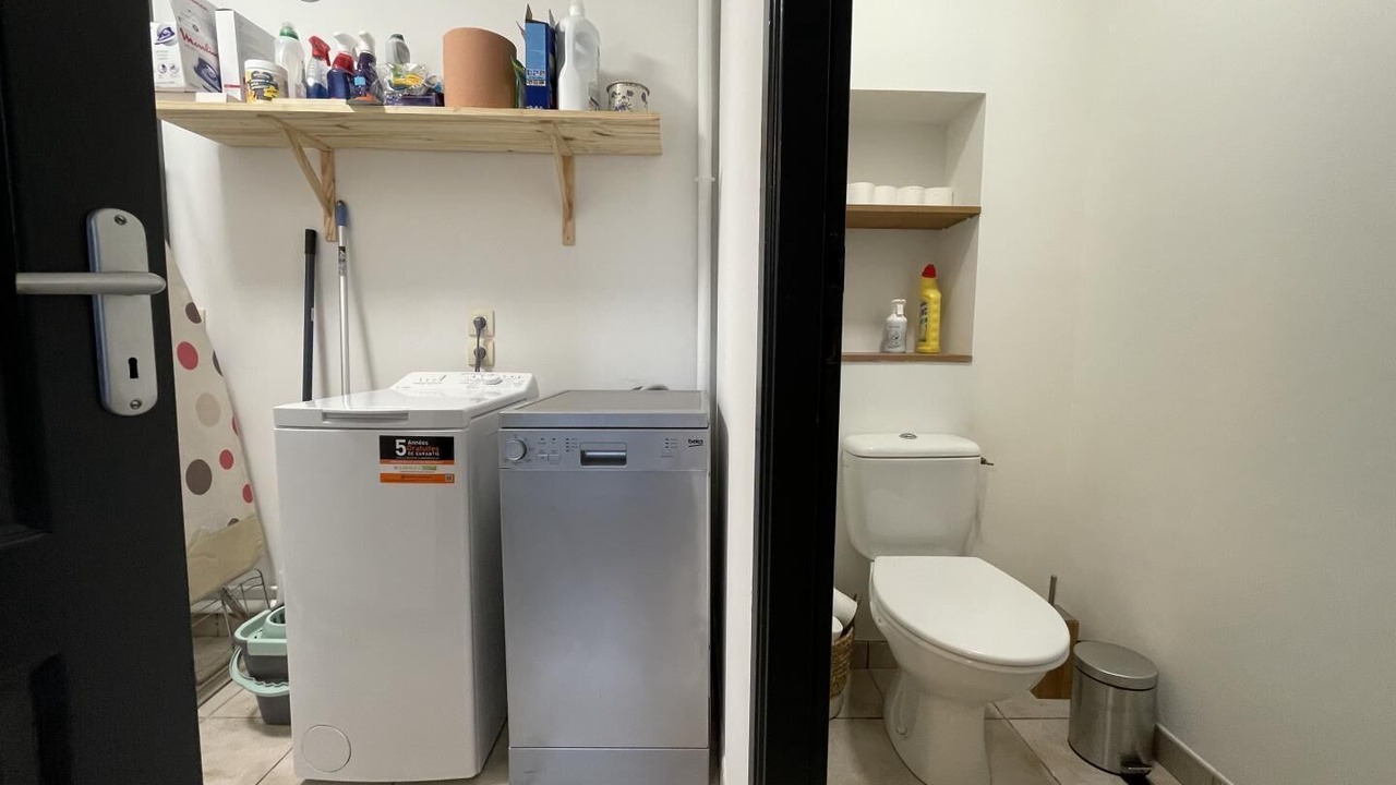 Photo of Others in Laroin