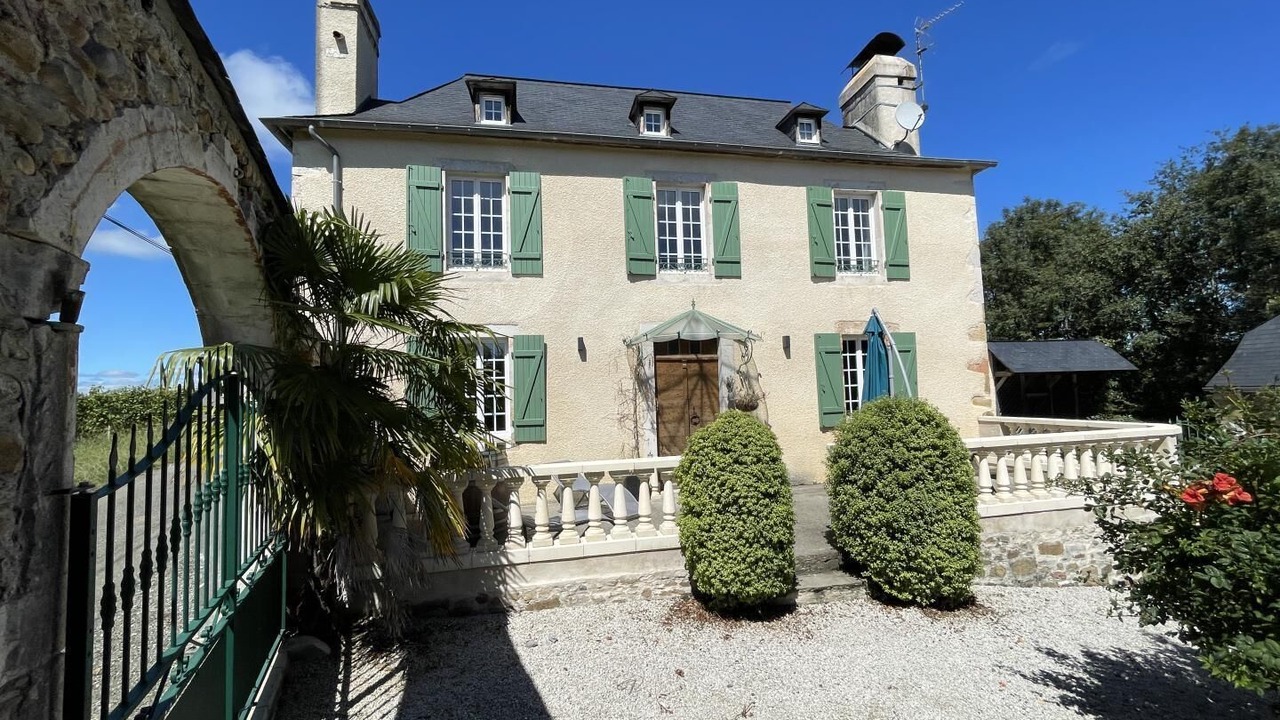 Photo of Outdoor in Laroin