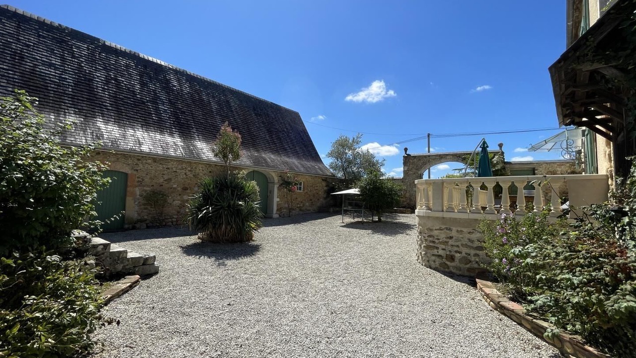 Photo of Outdoor in Laroin