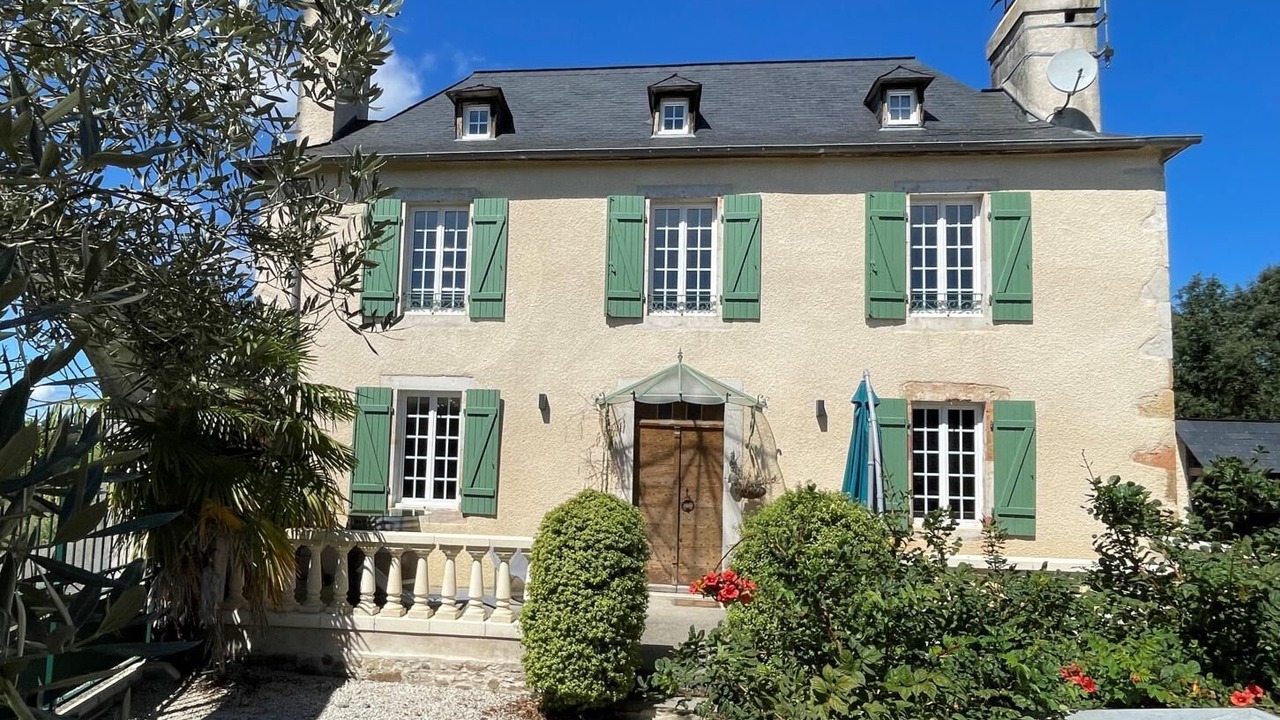 Photo of Outdoor in Laroin