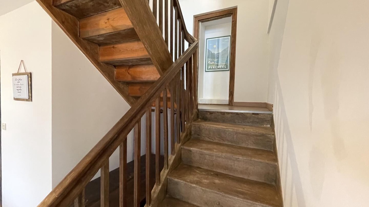 Photo of Others in Laroin