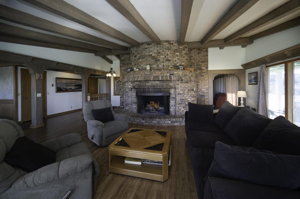 Photo of Livingroom in Bayshore