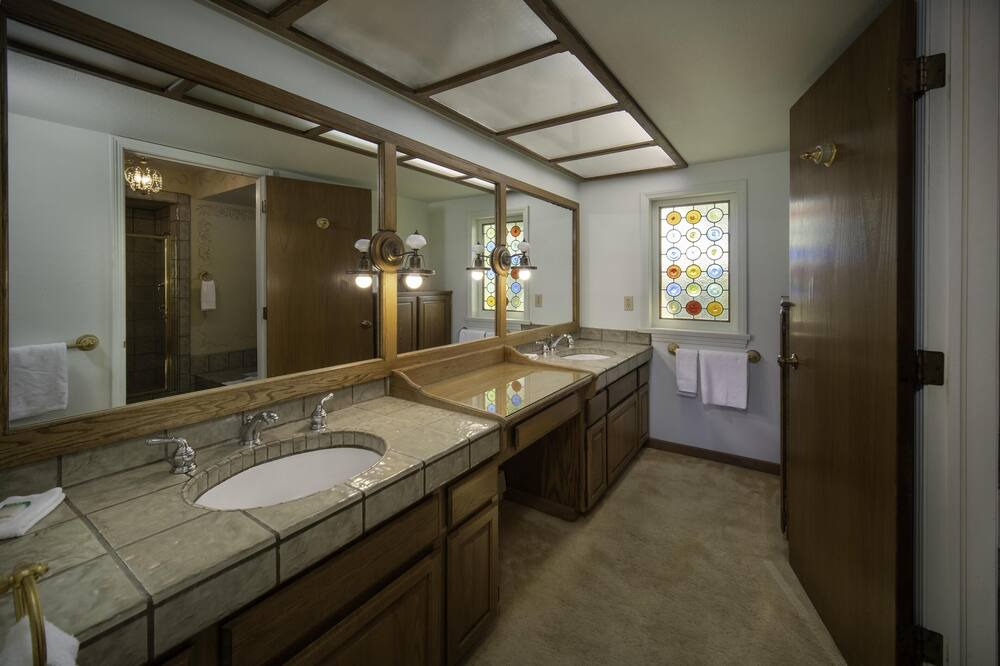 Photo of Bathroom in Bayshore