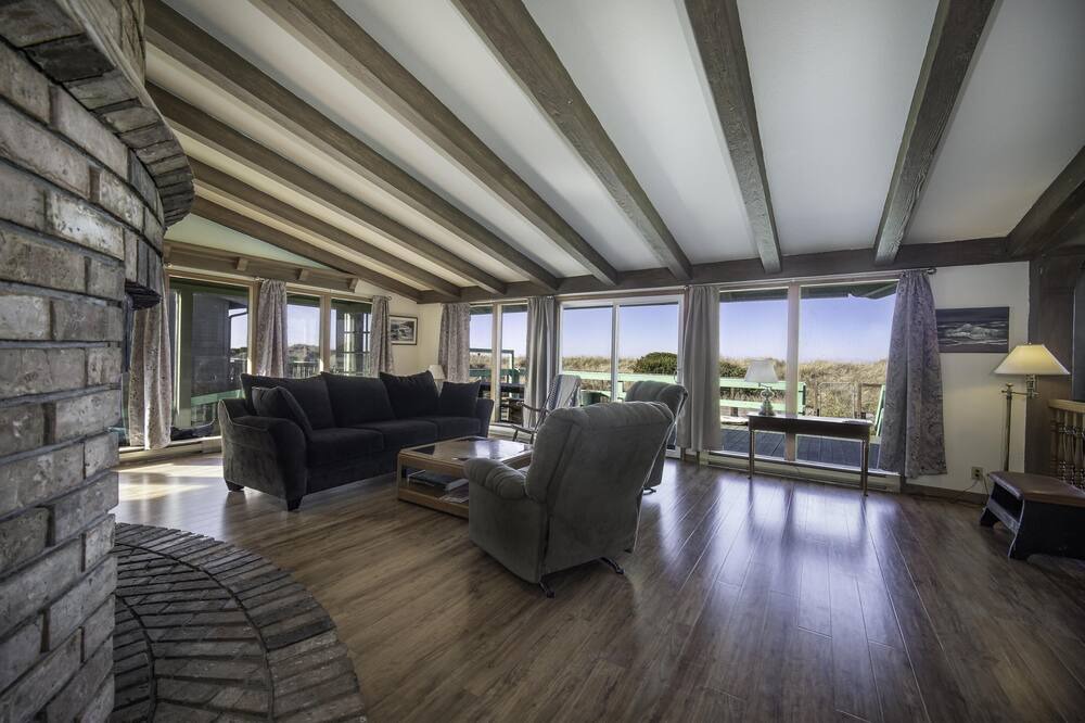 Photo of Livingroom in Bayshore