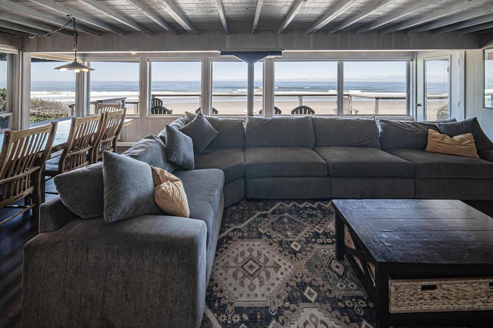 Photo of Livingroom in Roads End