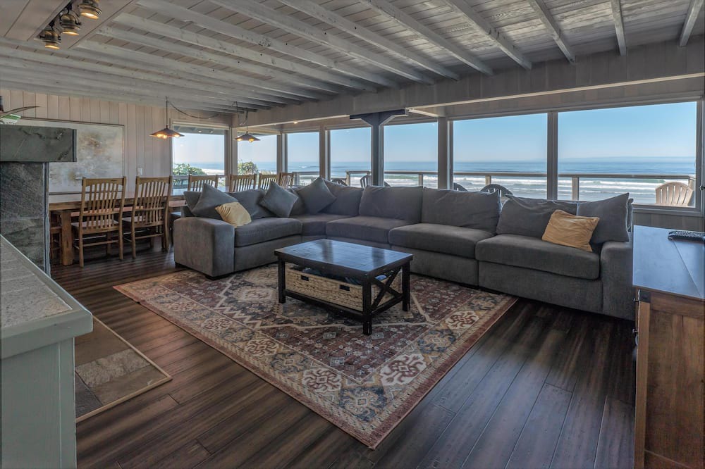 Photo of Livingroom in Roads End