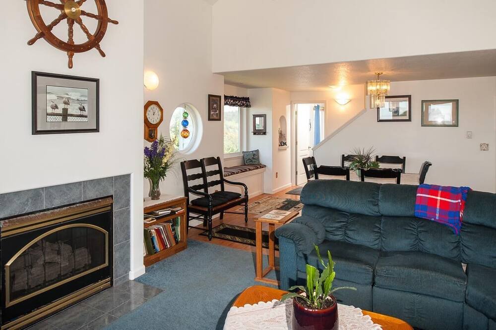 Photo of Livingroom in Seal Rock