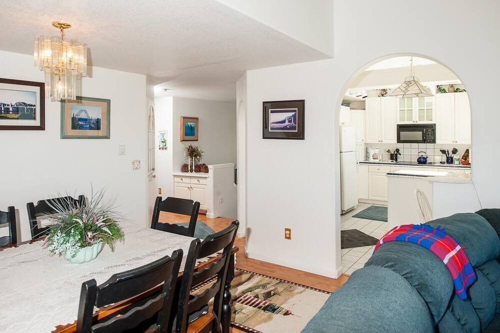 Photo of Livingroom in Seal Rock