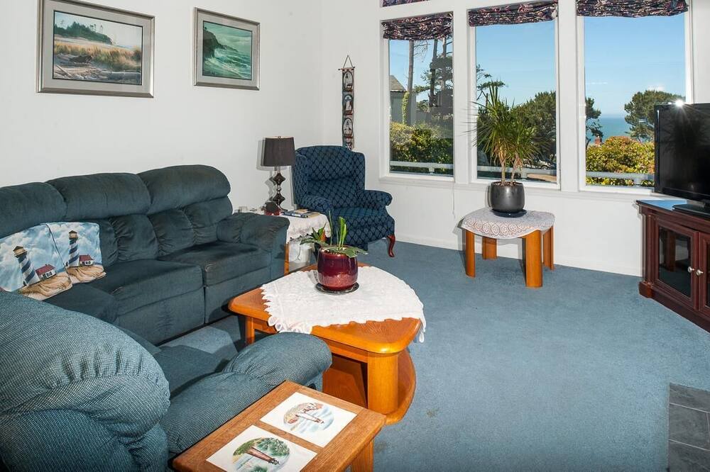 Photo of Livingroom in Seal Rock