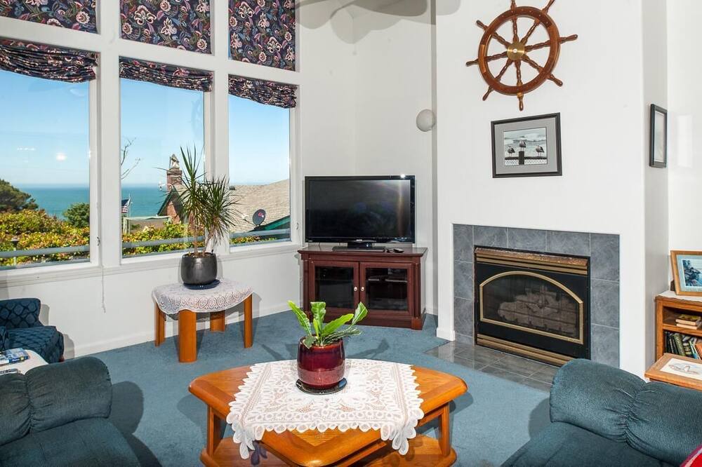 Photo of Livingroom in Seal Rock